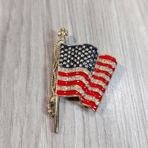 911 Monet USA American Flag Pin Brooch Gold Tone Rhinestones United We Stand